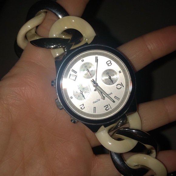 Micheal Kors watch - Picture 2 of 2